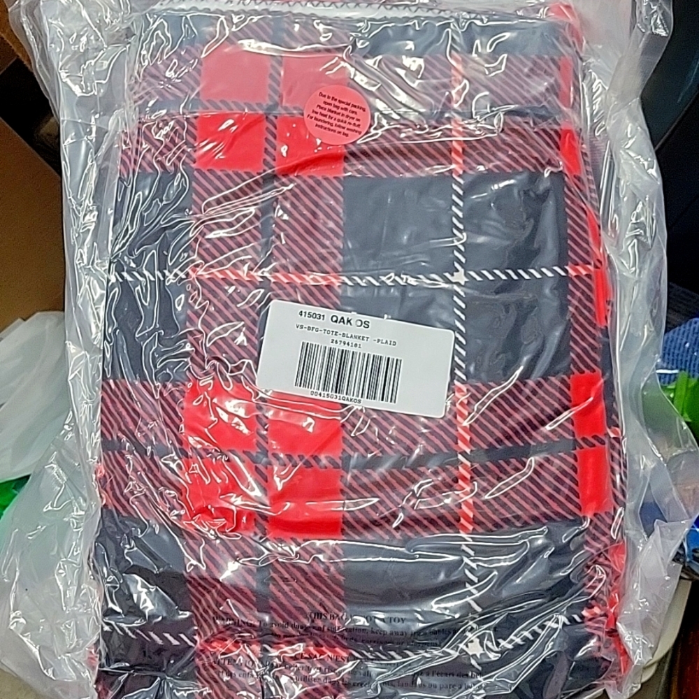 2023 VS Black Friday Tote and Blanket